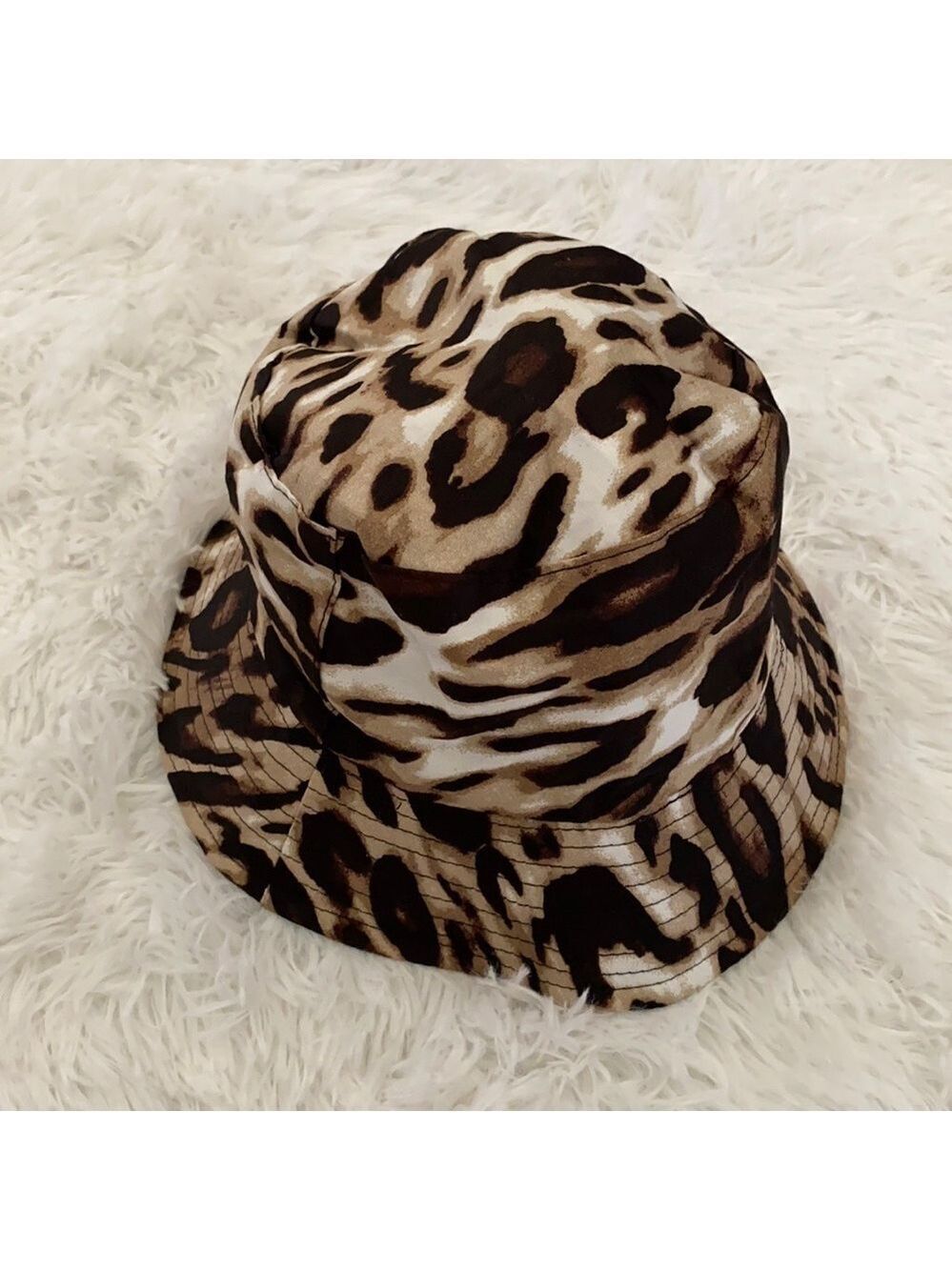 NWOT Cheetah and black reversible bucket hat